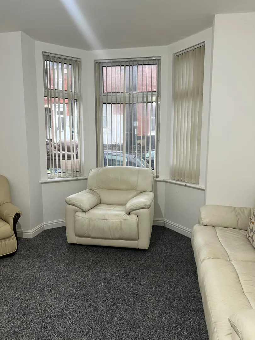 23 Bute Avenue: 7 bedroom student house NG7 1QB - Image 16
